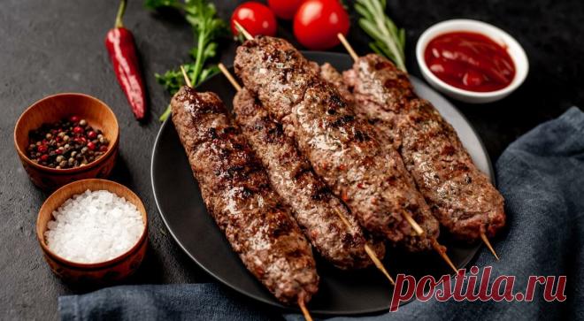 Как приготовить люля-кебаб (из говядины, свинины, индейки, курицы, баранины) в духовке: 6 классных рецептов и дюжина советов | ГАСТРОНОМ.РУ | Дзен