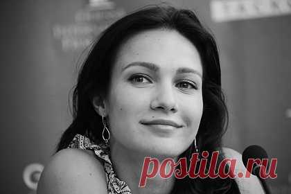 Актриса Евгения Брик умерла в 40 лет. Российская актриса театра и кино Евгения Брик умерла после болезни на 41-м году жизни. Брик скончалась 10 февраля. Она не хотела, чтобы кто-то знал о ее заболевании. Представительница актрисы заявила, что та не болела коронавирусом. Точная причина смерти не раскрывается.