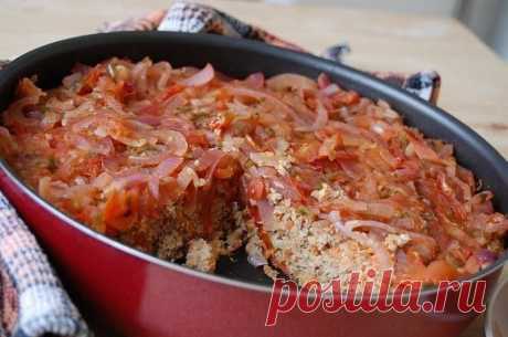 Вкусная рыбная запеканка в томатной подливе Рыбная запеканка-вкусное низкокалорийное блюдо. Его можно подавать даже к ужину. Рыбный слой получается очень мягким и нежным, а томатная подлива придаст ему сочности. Запеканка просто готовится. И ее с удовольствием будут есть даже маленькие детки...