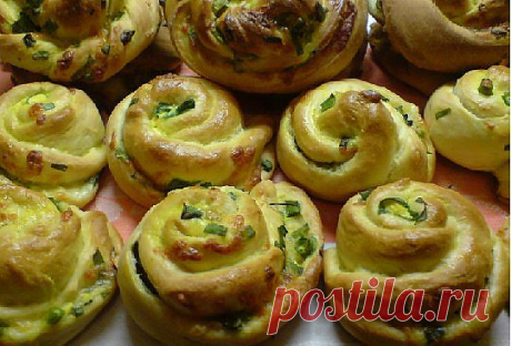 Турецкие витушки с сыром и зелёным луком..