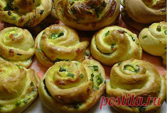 Турецкие витушки с сыром и зелёным луком..
