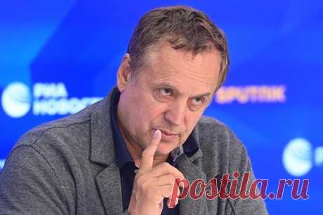 Соколов заявил о зависти и злости сорвавшего спектакль «Ленкома» Белого. Народный артист России Андрей Соколов заявил, что сорвавшим спектакль «Ленкома» в Израиле актером Анатолием Белым двигает зависть и злость. Помимо этого, Соколов выразил уверенность в том, что в срыве постановки участвовал не только Белый, так как «у него кишка тонка», а СМИ просто поставили его во главу угла.