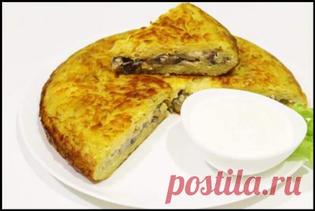 Быстрый картофельный пирог с шампиньонами. Готовится на сковороде и без возни с тестом! - Ваши любимые рецепты - медиаплатформа МирТесен В этой публикации я поделюсь с вами рецептом вкуснейшего картофельного пирога с шампиньонами. Готовится он без грамма муки, а вкусом больше всего похож на белорусские драники. Только, в отличии от них, пирог этот не такой жирный. Продукты: Картофель 600 гр Шампиньоны 300 гр Яйца куриные 3