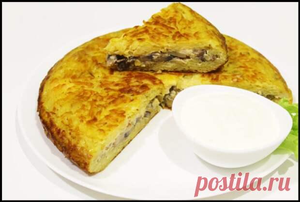 Быстрый картофельный пирог с шампиньонами. Готовится на сковороде и без возни с тестом! - Ваши любимые рецепты - медиаплатформа МирТесен В этой публикации я поделюсь с вами рецептом вкуснейшего картофельного пирога с шампиньонами. Готовится он без грамма муки, а вкусом больше всего похож на белорусские драники. Только, в отличии от них, пирог этот не такой жирный. Продукты: Картофель 600 гр Шампиньоны 300 гр Яйца куриные 3