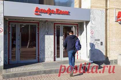 Два российских банка решили обжаловать санкции ЕС. Тинькофф банк и Альфа-банк обратились в суд Европейского союза с иском об обжаловании введенных против них санкций. Ограничения вступили в силу в феврале 2023 года, они предполагают заморозку активов организаций на территории ЕС, а также отключение их от системы SWIFT. Ранее аналогичные санкции обжаловал Росбанк.