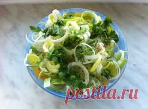 Салат к шашлыку с луком-пореем