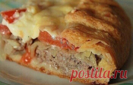 9 быстрых и вкусных пирогов.

1. Пирог с мясом

Лучшего теста для наливных пирогов просто не бывает! Основное его преимущество - тесто без майонеза, а на кефире. Составляющие этого теста найдутся в каждом доме. Его приготовление займет всего минут 10, а результат получите превосходный. Выручит в любой ситуации.

Ингредиенты:
- 2 яйца
- 0.5 ч. ложка соли
- 1 стакан муки
- 1 стакан кефира
- 1 ч. ложка соды

Начинка:
- 300 гр фарша
- 2-3 луковицы, порезать кубиками
- соль, пе...