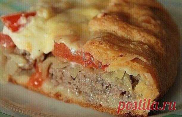 9 быстрых и вкусных пирогов.

1. Пирог с мясом

Лучшего теста для наливных пирогов просто не бывает! Основное его преимущество - тесто без майонеза, а на кефире. Составляющие этого теста найдутся в каждом доме. Его приготовление займет всего минут 10, а результат получите превосходный. Выручит в любой ситуации.

Ингредиенты:
- 2 яйца
- 0.5 ч. ложка соли
- 1 стакан муки
- 1 стакан кефира
- 1 ч. ложка соды

Начинка:
- 300 гр фарша
- 2-3 луковицы, порезать кубиками
- соль, пе...