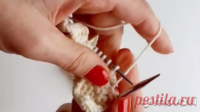 Вязанный цветок спицами очень простой в исполнении. Вяжется быстро, смотрится эффектно. 