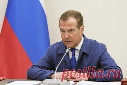 Медведев назвал брехней спекуляции на тему былых обид Пригожина. Зампред Совбеза России Дмитрий Медведев назвал брехней спекуляции на тему былых обид основателя частной военной компании (ЧВК) «Вагнер» Евгения Пригожина. По словам политика, они не выдерживают никакой критики, также как сообщения о «невыполнении неких обязательств со стороны министерства обороны РФ».