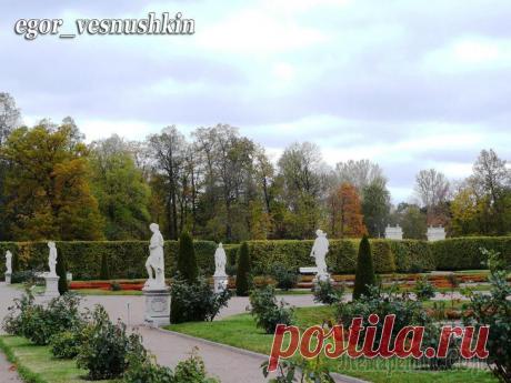 Шедевры мирового садового искусства... Императорские сады Петербурга. Ораниенбаум Неповторимость каждого из дворцово-паркового ансамбля в пригородах Се­вер­ной Пальмиры наиболее убедительно и зримо воплощена в художественном облике парков Ораниенбаума. Ораниенбаум занимает особое м...