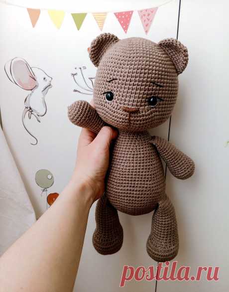 PDF Медвежонок крючком. FREE crochet pattern; Аmigurumi toy patterns. Амигуруми схемы и описания на русском. Вязаные игрушки и поделки своими руками #amimore - большой медведь, медвежонок, мишка из обычной пряжи.