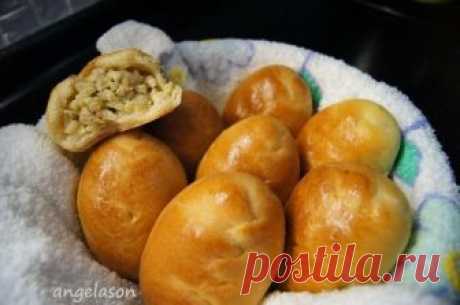 Приловчилась и готовлю каждые выходные. Очень вкусно! СОСТАВ: Для теста: — дрожжи...