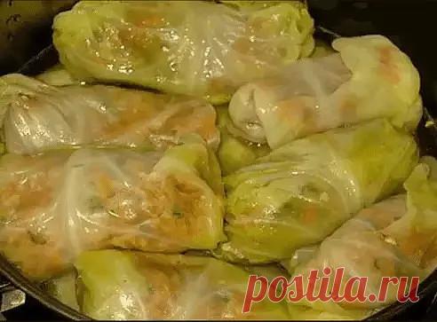 Делаем голубцы в три раза вкуснее: никого не оставим равнодушным.
Это блюдо номер 1 на моем столе, Рекомендую!

Мы предлагаем приготовить традиционное блюдо по-новому! Голубцы, запеченные в духовке под шубой, — после всех стараний и усилий вас ожидает необычайно вкусный результат!

Вкуснейшие голубцы

Необходимые продукты для голубцов:

капуста(свежая) 1 сред. кочан
мясной фарш 150 грамм
рис 50 грамм
лук 1 штук(небольшой)
морковь 1 штук (небольшая)
воды 100 мл
масло растит...