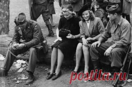 Секс с ротой солдат. Изнасиловали ли западные союзники миллион немок? В Германии всё чаще поднимаются темы насчёт поведения американцев, французов и англичан в поверженном рейхе в 1945 году. Однако в большинстве случаев любые намёки историков на массовые бесчинства предпочитают не обсуждать.