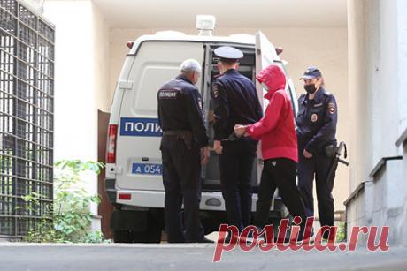 Стали известны новые детали экспертизы останков расчлененного рэпера Картрайта. Судебно-медицинская экспертиза останков расчлененного рэпера Энди Картрайта (Александр Юшко) показала, что тело музыканта могли расчленять до наступления его смерти. Изучив очаговые скопления эритроцитов по краю срезов, эксперты пришли к выводу, что расчленять рэпера могли за несколько десятков минут до гибели.