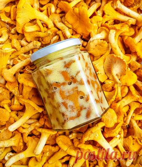 Лисички конфи на зиму на Вкусном Блоге Похоже, у меня новый фаворит среди вариантов заготовки лисичек на зиму 🤩 Лисички конфи – томленые в сливочном масле. Это невероятно вкусно!
