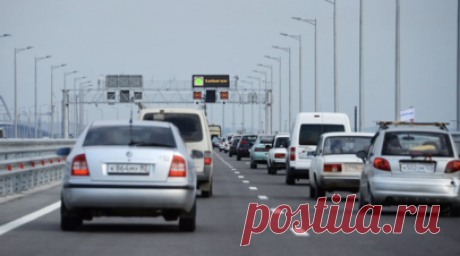 Свыше 1,5 тысячи автомобилей ожидает проезда по Крымскому мосту. В очереди на ручной досмотр у Крымского моста находится более 1,5 тыс. транспортных средств, согласно данным на 15:30 мск. Читать далее