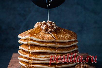 Вирусный рецепт блинов в аэрогриле разочаровал тиктокершу. Австралийская блогерша Кортни Рамбел приготовила блины по ставшему вирусным рецепту из TikTok, но результаты эксперимента ее не впечатлили. «Они выглядят неплохо. Не ужасно, но обычные блины вкуснее. Они оказались не хрустящими, больше похожи на пирожки», — констатировала женщина.