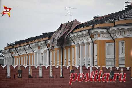 На Москву обрушился ураган: одиннадцать человек погибли, около ста - пострадали, тысячи остались без света