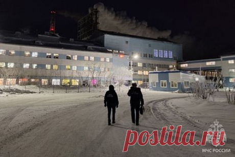 В российском регионе затопило шахту из-за прорыва грунтовых вод. В Воркуте в Республике Коми частично затопило шахту «Заполярная» из-за прорыва грунтовых вод. В результате происшествия пропал один горняк. Об этом сообщили в региональном управлении МЧС России. На место незамедлительно выехали подразделения Воркутинского взвода военизированной горноспасательной части и медики.