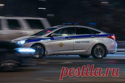 Россиянин с ножницами напал на повара из-за отказа обслуживать его. В Екатеринбурге прокуратура утвердила обвинительное заключение в отношении мужчины, который с ножницами напал на повара и сотрудника бургерной из-за отказа обслуживать его. Он проходит обвиняемым по трем статьям. Вечером 17 сентября мужчина выпил, пришел в кафе за 10 минут до закрытия и потребовал его накормить.