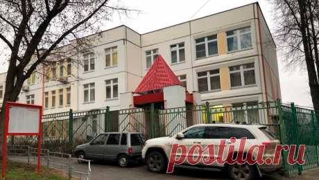 Двухлетний мальчик уснул в бассейне на занятиях по плаванию и упал в воду. Двухлетний мальчик упал в воду, задремав на надувном круге в бассейне столичного детского сада, ребенка спас тренер. Об этом сообщает Life со ссылкой на Shot. Инцидент произошел в детском саду &quot;Лидер&quot; на улице Народного ...