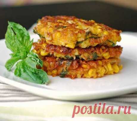Оладьи с курицей и консервированной кукурузой