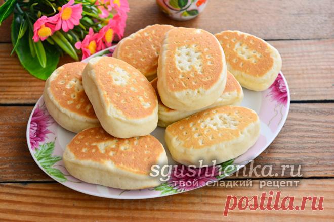 Быстрое печенье без духовки, хит для дачника Быстрое печенье - хит дачника, готовится легко и просто и из простых продуктов: яиц, сметаны, муки и сахара. И главное без духовки, что очень важно в жаркое время.