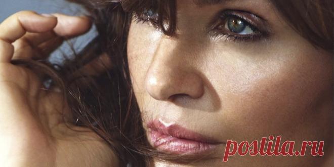 3 простых упражнения для омоложения лица, тела и мозга Эти упражнения имеют антивозрастной эффект, убирают отечность, возвращают гибкость и легкость движений. Самое приятное, выполнять их можно в любом месте — дома, на работе или учебе, или даже сидя в парке на лавочке, — и это не займет более 15 минут