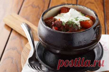 10 рецептов картошки с мясом в горшочках для семейного обеда — MOJAKUHNJA.ru