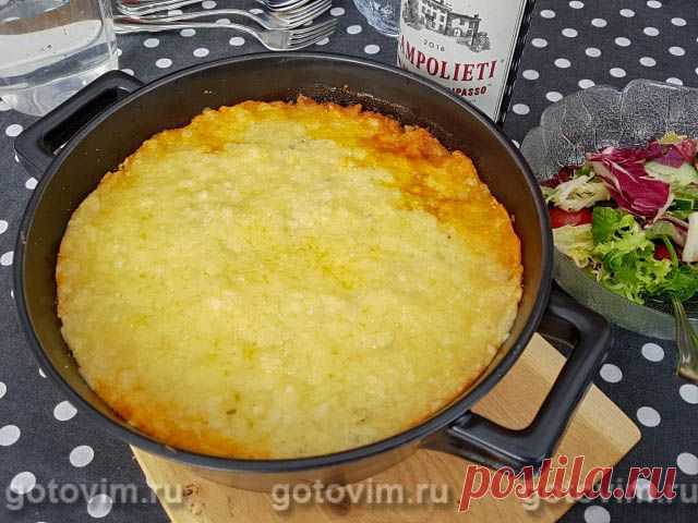 Пастуший пирог от Гордона Рамзи (Shepherd's pie). Рецепт с фото Классический английский рецепт пастушьего пирога от Гордона Рамзи (Shepherd's pie) получается очень вкусным и сытным. В нашем понимании это, скорее, запеканка из мясного фарша с картофельным пюре. Мясную часть готовят из баранины с добавлением вина, которую перекладывают в жаропрочную форму и накрывают слоем вареной картошки, пропущенной через пресс и смешанной с яйцами. В завершении всего – корочка из тертого...