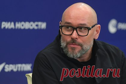 Звезда «Глухаря» объяснил нежелание покидать Россию. Заслуженный артист России, звезда сериалов «Склифосовский» и «Глухарь» Максим Аверин объяснил, почему у него никогда не было мыслей покинуть Россию. По словам актера, он не представляет жизнь без России. «Терпеть не могу этот пафос, но, тем не менее, я — русский артист», — сказал он.