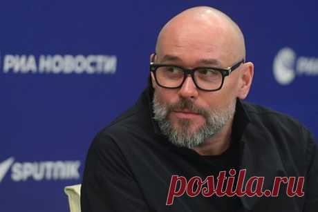 Звезда «Глухаря» увязал «голую вечеринку» с главными проблемами современности. Заслуженный артист России Максим Аверин назвал проведение «голой вечеринки» блогершей Анастасией Ивлеевой несдержанностью. По его словам, публичные личности в непростое время должны больше задумываться о своих поступках. Он также отметил, что свобода не заключается в хождении без одежды в публичных местах.