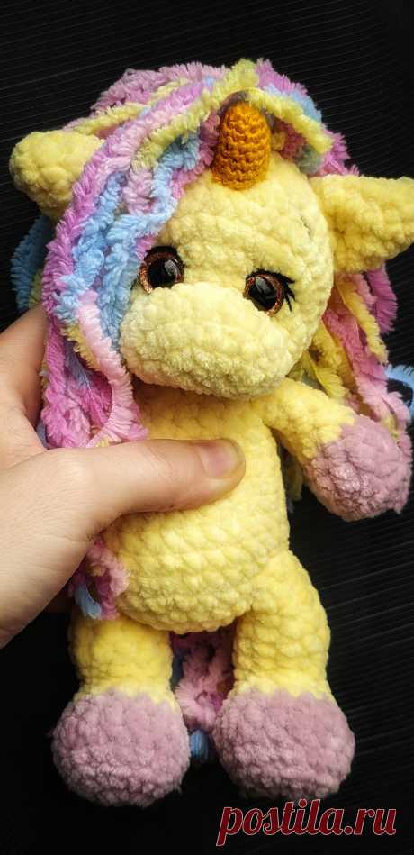 PDF Крошка Единорожка крючком. FREE crochet pattern; Аmigurumi animal patterns. Амигуруми схемы и описания на русском. Вязаные игрушки и поделки своими руками #amimore - плюшевый единорог, единорожка из плюшевой пряжи.