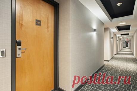 В Госдуме призвали разрешить военным заселяться в отели без паспорта. Военным необходимо разрешить заселяться в гостиницы и отели без предъявления паспорта в течение всего срока специальной военной операции (СВО). К этому в разговоре с «Лентой.ру» призвал депутат Государственной думы, заместитель председателя комитета по туризму Сергей Кривоносов.