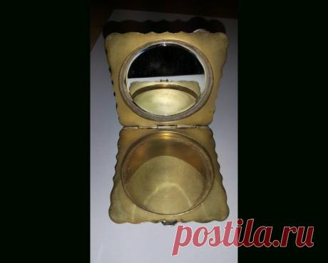 Silver powder box