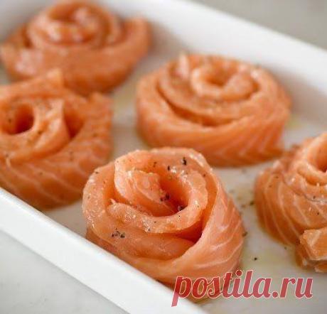 Розочки из семги с соусом Ингредиенты: Филе... / Еда и напитки / Закуски и бутерброды / Pinme.ru / Ирина Зайцева
