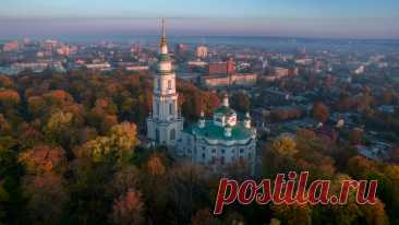 Скачать обои осень, деревья, здания, дома, панорама, храм, Россия, колокольня, раздел город в разрешении 1920x1080