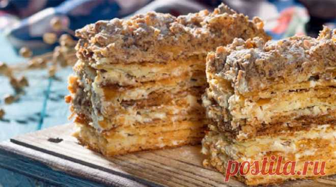 Этим рецептом моя семья пользуется уже 15 лет - очень вкусный торт «Наполеон» со сгущенкой! Торт «Наполеон» заслуженно любимый десерт многих наших соотечественников. Несладкие слоеные коржи, пропитанные заварным, сметанным или масляным кремом, не оставят равнодушным никого.