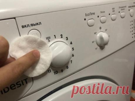 Моя подруга берет любую краску для
волос, вынимает из упаковки
проявляющую эмульсию, наносить на
ватный диск и протирает
пожелтевшую пластиковую
поверхность стиралки или плиты.