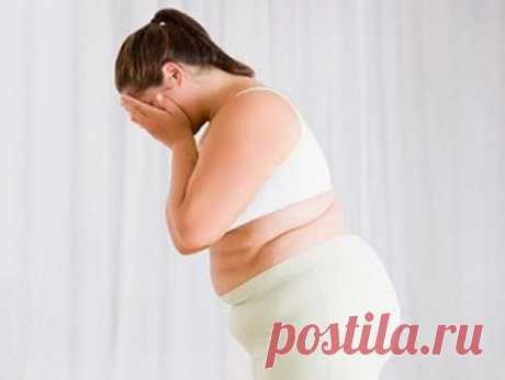 Заговор от излишней полноты. 
Кто-то любит себя таким, какой он есть, и совершенно не хочет худеть, а кто-то только и думает о том, как бы сбросить лишние килограммы. Именно для людей, мечтающих похудеть, и существует этот заговор: "Во имя Отца и Сына и Святого Духа. Через сине море лежит мост золотой, Сидит на том мосту человек золотой, У него лук деревянный, Стрелы у него оловянные. Стреляет он стрелами в раба Божьего (имя), В его толстые руки, его толстые плечи, В его толстые ноги, в его толс