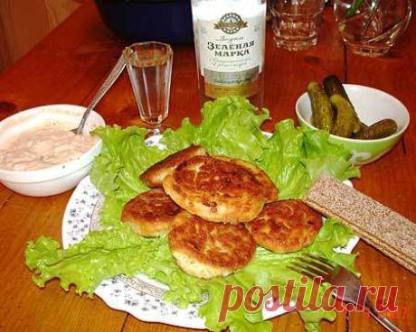 Котлеты из филе трески с творогом | FISH-SEAFOODS.RU
Состав для блюда Котлеты из филе трески с творогом:

    филе трески – полкилограмма,
    яйца – 2 штуки (средние),
    творог (некислый) – 150 граммов,
    укроп – половина некрупного пучка,
    петрушка (по желанию) – четверть некрупного пучка,
    соль, перец,
    мука рисовая для панировки,
    масло растительное – 40-50 граммов.