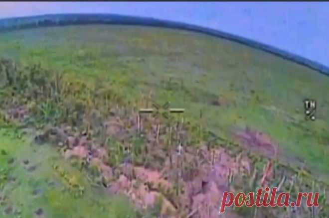 Под Авдеевкой российские военные впервые применили новый дрон-камикадзе. БПЛА «Овод» успешно поразил цель.