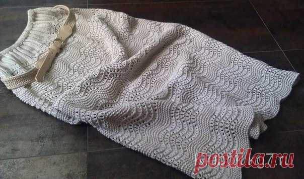 Юбка в стиле 70-х до щиколоток связана спицами одним полотном сверху вниз. 
Размеры юбки: 32/34(36/38, 40/42, 44/46, 48/50)

Материалы: 
Lana Grossa 