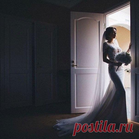 Женщина должна принадлежать тому мужчине, который решит все её проблемы, а не создаст новые.