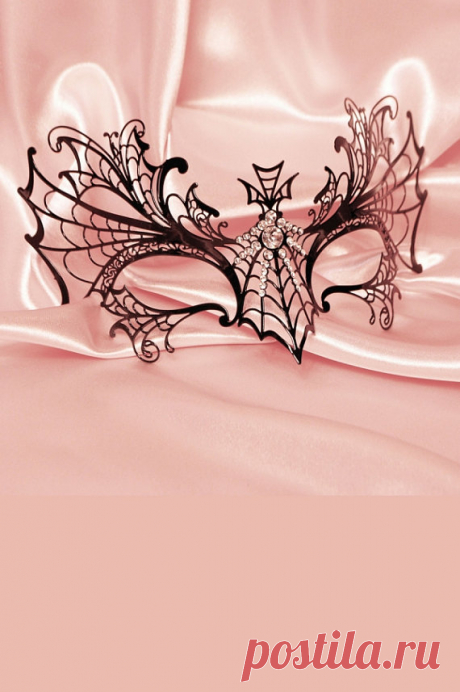 Venetian Mask Circe Circe  Circe authentic venetian mask with the finest metal filigree, decorated with Swarovski stones and completed with thin satin ribbons ready to wear. Manifactured in Venice by the famous venetian masters. Each is made with certified materials, repecting the European Union