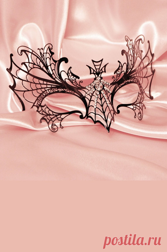 Venetian Mask Circe Circe  Circe authentic venetian mask with the finest metal filigree, decorated with Swarovski stones and completed with thin satin ribbons ready to wear. Manifactured in Venice by the famous venetian masters. Each is made with certified materials, repecting the European Union