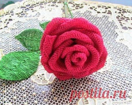 Объемная роза вязаная крючком. Схема ЗДЕСЬ https://labhousehold.com/beautiful-rose-knitted-crochet.html