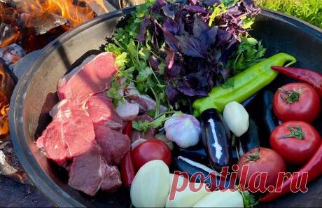 Чинахи (чанахи) мясо по-грузински с овощами. Насладитесь истинным вкусом Грузии у себя дома
Чинахи (чанахи) мясо по-грузински с овощами. Насладитесь истинным вкусом Грузии у себя дома Чинахи — это мясо, томленое казане (можно в порционных горшочках) вместе сезонными овощами — вкусными и сочными! Овощи нужно обязательно нарезать крупно — тогда готовое блюдо получится именно, как у грузинских...
Читай дальше на сайте. Жми подробнее ➡